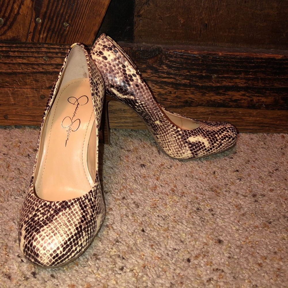 Jessica Simpson snakeskin print pumps